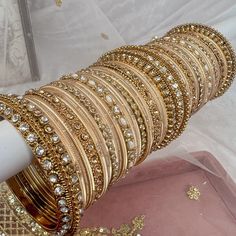 Indian Bangles Aesthetic, Pakistani Bangles, Antique Gold Bangles, Desi Jewellery, Bangle Stack, Indian Accessories, Indian Bangles, Indian Bridal Jewelry Sets, Pretty Jewelry Necklaces