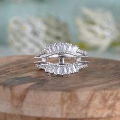 💍 𝐈𝐭𝐞𝐦 𝐃𝐞𝐬𝐜𝐫𝐢𝐩𝐭𝐢𝐨𝐧 💍 14K Gold Baguette Moissanite ring enhancer, Ring Jacket, Vintage Ring enhancers and wraps, Enhancer wedding band, Ring guard enhancer wrap, enhancer Jacket 💍 With Engagement Ring : https://www.etsy.com/GelsonWorld/listing/1304899730 💍 𝐌𝐄𝐓𝐀𝐋 💍 ✶ Solid 925 Sterling Silver / 10K, 14K, 18K, White, Yellow & Rose Gold ✶ Rhodium Plated 💍 𝐒𝐓𝐎𝐍𝐄 💍 ✶ Stone Shape : Round & Baguette Cut ✶ Stone Type : Cubic Zirconia ( CZ ) Or Moissanite (Select From Drop Down Menu) ✶ Carat Weight : 1.10 Ct ✶  CZ Color : D / White ✶  CZ Clarity : VVS1 ✶  Moissanite Color : Colorless ✶  Moissanite Clarity : VVS1   💍 𝐓𝐎𝐓𝐀𝐋 𝐂𝐀𝐑𝐀𝐓 𝐖𝐄𝐈𝐆𝐇𝐓 💍 ✶ Total Carat Weight : 1.10 Tcw 💍 Click on the link to see more enhancer rings: https://www.etsy.com/shop/GelsonWo Ring Guard Wrap Jacket, Princess Cut Ring Enhancer Wraps, Gold Vintage Ring Enhancer, Ring Guards Enhancer Silly Shiny Diamonds, Ring Wraps And Enhancers Yellow Gold, Diamond Ring Wraps Solitaire Enhancer, Ring Guards Enhancer, Rhodium Jewelry, Ring Enhancer