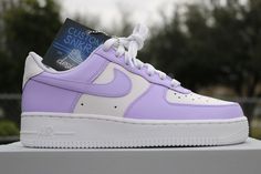 Custom Lilac Purple AF1s FREE SHIPPING! Sneakers are airbrushed for a nice smooth factory finish. All orders are Made To Order processing time is 3-4 weeks due to high order volume. Please be patient with me as I'm only 1 person doing orders. Please be sure to order correct size I cannot accept refunds, returns or exchanges due to sneakers being custom made specifically for you. Please keep in mind that once your order has been shipped it is beyond my control with how long the post office takes Purple Air Force 1, Womens Nike Air Max 270, Lilac Shoes, Bling Nike Shoes, Teal Sneakers, Classy Shoes, Nike Air Max For Women, Sneakers Athletic, Lilac Purple