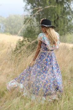 Hosannah Maxi Dress - Lapis Lazuli - Tulle and Batiste Feminine Vintage Style, Boho Print Dress, Summer Fashion Dresses, Boho Floral Dress, Bohemian Floral, Vacation Dresses, Boho Print, Boho Maxi Dress, Floral Chiffon