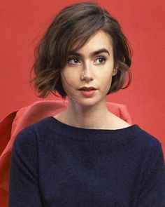 Lily Collins Bob, Short Hair Fashion Outfits, Vintage Bob Hairstyle, Lily Collins Short Hair, Lily Collins Hair, Fav Hairstyles, Kort Bob, Haircut Tip, Hair Goal