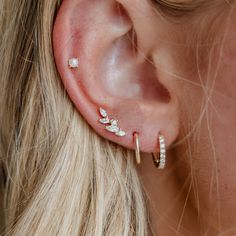 #bridal #wedding Minimalist Ear Piercings, Ear Peircings, Cool Ear Piercings, Pretty Ear Piercings, Cute Ear Piercings, Multiple Ear Piercings, Ear Style, Cute Piercings, Gold Earrings Designs