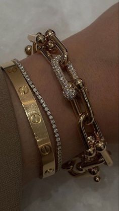 Gold Wrist Stack, Xoxo Jewelry, Wrist Stack, Dope Jewelry Accessories, Tiffany Bracelets, Expensive Jewelry Luxury, Wrist Jewelry, Luxe Jewelry, Dope Jewelry