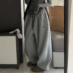 Gray Oversized Sweatpants: Y2K Harajuku Fashion

1Measurement In CM









size

Waist(cm)

Hips (cm)

Pant Length(cm)





M

64

106

99





L

66

108

100





XL

68

110

101





XXL

70

112

102







1. The size is Asian size, smaller than US, UK, Australia, EU size. Please choose larger size or tell us your height and weight, and we suggest a suitable size for you.

2. The data is manually tiled measurement, there is an error of 1-3cm, please understand.

3. Due to different shoot Wide Leg Pants Winter, Embroidery Pants, Oversized Sweatpants, Estilo Harajuku, Sweatpants Women, Trousers Women Wide Leg, Baggy Sweatpants, Korean Streetwear, Wide Leg Sweatpants