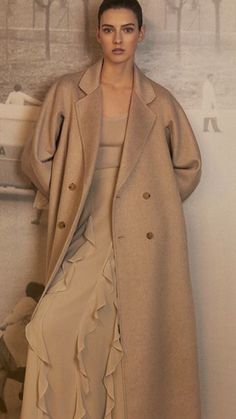 Classy Going Out Outfits, Couture Coats, Best Casual Dresses, Chic Fall Fashion, Muslim Style, Autumn Trends, Elegant Coats, Beige Outfit, Fashion Suits For Men