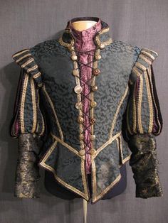 Elizabethan Inspired Fashion, Mens Garb, 3 Musketeers, Medieval Clothes, Fest Outfits, Medieval Costume, Medieval Clothing, Fantasy Costumes, Medieval Fashion