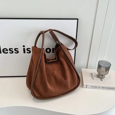 SPECIFICATIONSBrand Name: NoEnName_NullHandbags Type: Shoulder BagsTypes of bags: Shoulder & HandbagsMain Material: PULining Material: POLYESTERShape: BaguettePlace Of Origin: HE BEI ProvincePlace Of Origin: HE BEI ?ProvinceOrigin: Mainland ChinaCN: HebeiHardness: SOFTPattern Type: SolidInterior: Cell Phone PocketDecoration: noneExterior: noneOccasion: VersatileClosure Type: haspGender: WOMENStyle: CasualModel Number: ANumber of Handles/Straps: Single Retro Purse, Leather Tote Bags, Hobo Purse, Handbags And Purses, Wedding Bag, Handbag Wallet, Casual Tote, Tote Bag Leather, Canvas Shoulder Bag