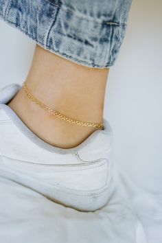 Step into effortless style with our stunning 18k gold-filled heart link anklet! Whether you wear it solo for a touch of understated elegance or layer it up for a trend-setting look, this piece is designed for everyday wear! All anklets come in 10 inches, if you would like it sized smaller add your measurement in the notes section of your order. Keep in mind when requesting a custom size - you do not want your anklet too tight, add half an inch for a looser fit. ∙ C H A I N ∙ D E T A I L S ∙ - 18k Gold Filled Chain- 18k Gold Filled Findings- 10 inches, read above for sizing ∙ G O L D ∙ F I L L E D ∙ Gold-filled components contain 100+ times more real gold than gold-plated components and are both durable and tarnish resistant. It is more affordable and accessible than solid gold but higher q Anklets Gold, Elegant Anklet, Necklaces Simple, Unique Pendant Necklace, Summer Essential, Gold Filled Ring, Jewelry Essentials, Unique Pendant, Understated Elegance