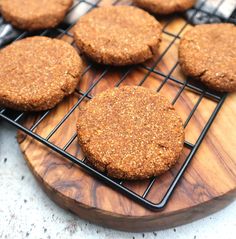 Crispy cookies on the outside, slightly chewy in the middle. Combining soft sweet potatoes with the grainy texture of cassave flour. For AIP. Potato Cookies, Sweet Potato Cookies, Tigernut Flour, Banana Flour, Sweet Potato Cinnamon, Breakfast Cookies Healthy