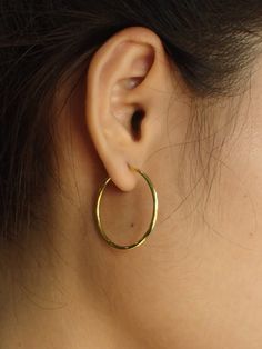 For Ready-to-ship items search here, https://etsy.me/39BDvMS 25 MM Minimalist Hoop Earring / Bridal Gift Gold Plated Hoop Earrings / Sterling Silver Hoop / Earrings Gift for Her Features- * Made to order * Materials: 925 Sterling Silver * Custom color: Rose Gold Plated, Yellow Gold Plated, and White Gold Plated * Hoop diameter: 25 mm. * Post thickness: 0.8 mm. * Layaway Plan Available - SKU : E13 Price is for a pair of earrings, if you only need one side please message me. All silver, gold or pl Minimalist Round Hoop Earrings For Anniversary, Gift Single Hoop Earring, Simple Single Hoop Earring, Minimalist Everyday Hoop Earrings, Simple Design Hoop Jewelry For Gifts, Everyday Tarnish-resistant Round Hoop Earrings, Classic Hoop Jewelry With Simple Design, Simple Hoop Earrings As Gift, Minimalist Tarnish Resistant Round Hoop Earrings