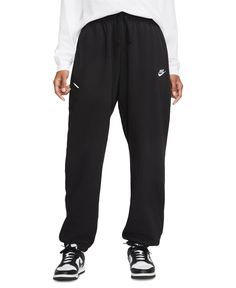 in stock Senior Clothes, Wishlist 2022, Black Nike Sweatpants, Nike Clothes, Sweatpants Nike, Oversized Sweatpants, Nike Sportswear Club Fleece, Holiday Wishlist, Latina Fashion