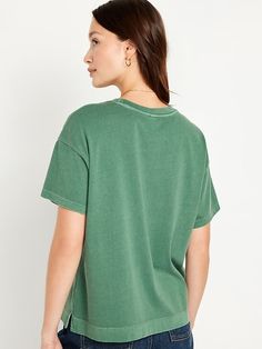 Trendy Solid T-shirt With Shirttail Hem, Soft-washed Relaxed Fit Crew Neck T-shirt, Casual Relaxed Fit Short Sleeve T-shirt, Sporty Short Sleeve Relaxed Fit Tops, Soft-washed Crew Neck T-shirt For Streetwear, Sporty Relaxed Fit Crew Neck Short Sleeve Top, Soft-washed Crew Neck Short Sleeve Top, Casual Crew Neck Tops With Relaxed Fit, Relaxed Fit Scoop Neck T-shirt For Summer