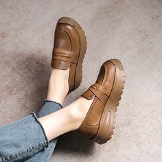 Gender: Women Type: Loafers Main Materials: Cowhide Insole: Pigskin Sole: Rubber Type of Closure: Slip-on Style: Daily. Casual. Retro Season: Spring. Autumn Heel Height: Medium (3-5 cm) Chunky Heels Boots, Fresh Shoes, Platform Loafers, Loafers Style, Shoe Size Conversion, Pretty Shoes, Shoe Lover, Casual Sandals, Retro Stil