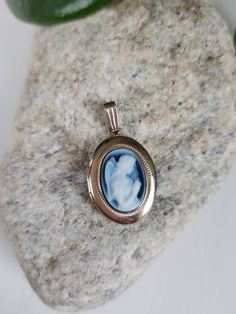 A vintage 10k yellow gold locket with a detailed hardstone angel cameo. Its previous caretaker told me that the stone is sardonyx. The front of the locket has a blue hue, giving it an ethereal vibe.  The locket measures 2.9cm from top to bottom including bale, and 1.5cm wide. It is in excellent vintage condition with normal age related wear noted to the back. The closure functions perfectly. It is fully hallmarked on the back "10k  USA" with a marker's mark. There is also a small 10k stamp on th Cameo Medallion Jewelry For Anniversary, White Gold Cameo Jewelry Gift, Victorian Cameo Locket Necklace For Formal Occasions, Antique Cameo Jewelry Keepsake, Elegant Cameo Keepsake Jewelry, Cameo Medallion Locket Necklace For Keepsake, Oval Cameo Jewelry For Memorial, Memorial Jewelry With Cameo Medallion, Keepsake Medallion Locket Necklace With Cameo