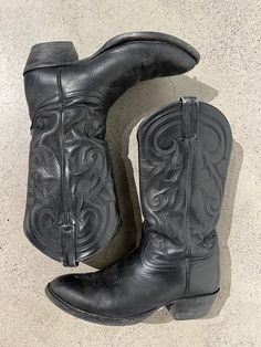 Vintage black leather and black stitching cowboy boot Size 8 men's 9.5 women's Black Boots With Leather Sole For Rodeo, Black Moc Toe Boots For Fall, Black Leather Boots For The Ranch, Fitted Black Moc Toe Boots, Black Leather Sole Boots For Ranch, Black Leather Boots For Ranch, Black Western Boots For Fall, Fitted Black Moto Boots For Rodeo, Black Moc Toe Boots For Rodeo