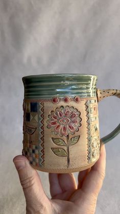 Cool Mugs Ceramics, Pottery Project Ideas, Pretty Ceramics, Aesthetic Mugs, Mugs Aesthetic, Creative Mugs, Mug Ideas, Ceramics Mugs, Scandinavian Pottery