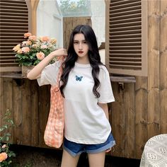 White Cotton Tops With Butterfly Embroidery, Short Sleeve Cotton Tops With Butterfly Embroidery, Casual White Top With Butterfly Embroidery, Summer Y2k Outfits, Outfits Pastel, Grunge Summer, Pastel Goth Fashion, House Clothes, Baby Tees Y2k