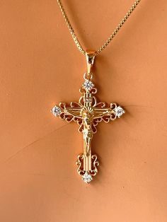 This is a 18kt gold-filled ornate crucifix cross pendant necklace.  Shown on a shiny 18kt gold filled box chain that measures 18" length.  his beautiful crucifix measures 35x20mm with bale. Please not that 18k gold filled is deeper in gold color, almost a pinkish gold.  Ships in a cute gift box ready to present. Gold filled jewelry is an actual layer of gold pressure bonded to another metal. Gold filled is not to be confused with gold plating as filled has 100% more gold than gold plating. Gold Cross Pendant Necklace Woman, Cross Charm Necklace, Rosa Gold, Crucifix Necklace, Mexican Jewelry, Catholic Jewelry, Jesus Cross, Jewelry Accessories Ideas, Dope Jewelry