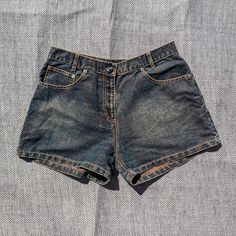 Vintage Donaldson denim shorts  High rise Embroidery on the back pocket  Good preloved condition  Size on tag 32 Waist 29" Front rise 10" Inseam 3" Clothes Customisation, Shorts Grunge, Grunge Kidcore, Demin Shorts, Fire Clothes, Vintage Jean Shorts, Denim Shorts Outfit, Vintage Denim Shorts, Dr Wardrobe