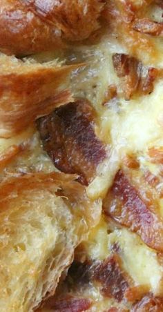 a close up view of some bread with cheese and bacon on it's crust