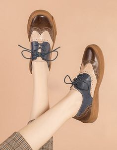 Style Oxford Shoes, Oxford Shoes For Women, Casual Leather Flats, Womens Oxfords Shoes, Oxford Shoes Style, Brogues Style, Oxfords Shoes, Leather Flat Shoes, Chunky Heels Sandals