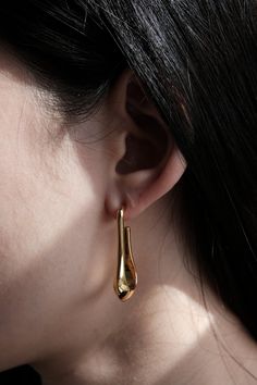 Discover the epitome of chic elegance with our simple geometric drop hoop earrings. Crafted in a modern sculptural style, these earrings fuse minimalist design with a touch of extravagance. Elevate your look effortlessly, exuding a sense of contemporary charm that's destined to turn heads. With every wear, make a statement that speaks of both refined taste and confident style. Modern Metal Teardrop Earrings, Modern Metal Teardrop Earrings For Pierced Ears, Modern Metal Drop Hoop Earrings, Modern Drop Hoop Earrings, Modern Tarnish Resistant Teardrop Earrings, Modern Tarnish-resistant Teardrop Earrings, Chic Drop Hoop Earrings, Modern Teardrop Drop Earrings Tarnish Resistant, Modern Polished Teardrop Earrings