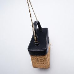 Brand Name: CyflymderShape: BoxGender: WOMENHandbags Type: Messenger BagsMain Material: StrawOrigin: CN(Origin)Occasion: VersatileExterior: Solid BagStyle: vintageLining Material: PolyesterPattern Type: PatchworkDecoration: ChainsNumber of Handles/Straps: SingleInterior: No PocketSize: Mini(Max Length<20cm)Hardness: HARDClosure Type: Hasp Portable Handheld Leather Box Bag, Large Capacity Rectangular Shopping Bag, Chic Brown Satchel, Chic Straw Satchel With Mobile Phone Bag, Chic Straw Satchel Bag With Phone Holder, Chic Rectangular Case Bag For Shopping, Chic Straw Crossbody Bag With Phone Holder, Trendy Rectangular Bucket Bag, Trendy Rectangular Case Bag For Daily Use