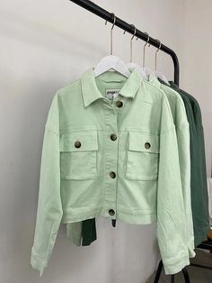 Patch-pocket linen and cotton shacket Double Pocket Shacket In Light Green chest pocket shacket for women chest pocket shirt jackets #cargojacket #shirtjacket #shacket #chestpocket #casualjacket Shirt Jacket Womens, Winter Jacket Outfits, Big Pockets, Casual Long Sleeve Shirts, Cargo Jacket, Spring Jackets, Pocket Shirt, Casual Street Style, Casual Jacket