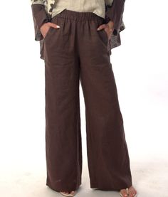 These elegant trousers with wide legs and front pockets turn heads with their impeccable combination of style and comfort. Made of linen, the pants are breathable and light, providing a pleasant freshness even on the hottest days. Its elastic waist provides optimal fit and comfort throughout the day. Suitable for any type of look, this model combines perfectly with a shirt, tank or blouse, depending on your preferences and desires. The completeness of the look can be determined by you, and the s Linen Harem Pants With Pockets, Linen Wide-leg Harem Pants With Pockets, Linen Pants With Pockets, Straight Linen Pants With Pockets, Brown Wide-leg Harem Pants With Side Pockets, Brown Wide Leg Harem Pants With Side Pockets, Linen Trousers With Pockets, Wide Leg Linen Cargo Pants With Elastic Waistband, Brown Wide Leg Pants With Side Pockets