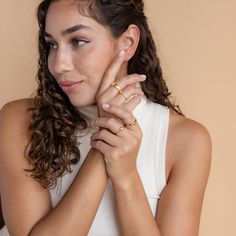 Abrace el encanto del lujo y la elegancia atemporal con el anillo con piedra natal de citrino. Como piedra de nacimiento del mes de noviembre, este anillo irradia una sensación de calidez, prosperidad y abundancia. Las líneas limpias y el perfil minimalista del corte esmeralda crean un aire de sofisticación, convirtiéndolo en el accesorio perfecto tanto para ocasiones informales como formales.



 Material: Plata de Ley 925 sólida de alta calidad

 Acabado: Oro 18K

 Con una piedra preciosa de Elegant Everyday Diamond Open Ring, Timeless Everyday Birthstone Rings, Classic Everyday Open Birthstone Ring, Adjustable Emerald Ring, Modern Solitaire Rings, Everyday Fine Jewelry Diamond Ring, Stackable Emerald Ring With Round Band, Everyday Yellow Gold Diamond Ring With Si Clarity, Everyday Yellow Gold Diamond Ring Si Clarity