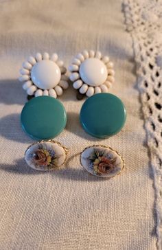 Offered is this jewelry lot which includes 3 pairs of Vintage Clip On Earings. Lot consists of 1 pair of teal colored round clip ons, 1 set of ivory beaded clip ons, 1 set of floral clip ons. Throwback to days gone by, this is a fun lot of stylish earings. They are of costume quality but good vintage pieces.  In good condition.  Free shipping on set! York Pa, Days Gone, Vintage Clip, Vintage Pieces, Teal Colors, Vintage Costume Jewelry, Vintage Costumes, On Set, Clip On