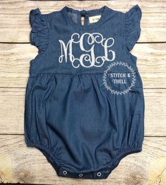 This lightweight personalized denim bubble romper is absolutely perfect for spring and summer! 100% boutique-quality cotton romper in lightweight denim fabric that won't be too hot in the summer. Elastic around the legs and bottom snaps make for easy changing. Please refer to the size chart pictured for the best fit, or contact me with any questions. If your child is between sizes, it is recommended that you size up. Any design can be put on this adorable bubbly romper, please feel free to conta Denim Baby, Personalized Onesie, Baby Names And Meanings, Baby Monogram, Cotton Romper, Bubble Romper, Unisex Baby Clothes, Gender Neutral Baby Clothes, Baby Name