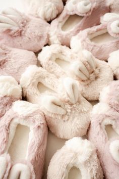 Bunny Slipper - Rose These cute and cozy bunny slippers will keep your little one's feet nice and warm and are the perfect gift for Easter! For the most accurate garment color, we recommend referring to the flat lay image on a desktop computer. Size Guide: Insole Length EU19/20 12.4cm EU21/22 13.7cm EU23/24 15cm EU25/26 16.3cm EU27/28 17.6cm EU29/30 18.9cm EU31/32 20.2cm Bunny Slippers, Pinwheel Bow, Beach Items, Miniature Dollhouse Furniture, Hard Headbands, Hand Accessories, Christmas Gift Card, Baby Soft Toys, Christmas Gifts Toys