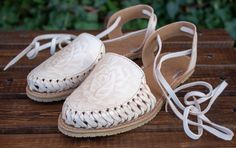 WOMENS TAN ROSE STAMPED LEATHER CLOSED TOE LACE UP FLAT MEXICAN SANDALS If you wear a half size be sure to order up a half size number Pink Leather Shoes, White Huaraches, Mexican Lace, Mexican Shoes, Mexican Sandals, Huaraches Shoes, Leather Rose, Cute Shoes Heels, Huarache Sandals