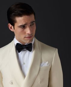 White Dinner Jacket, White Tuxedo Wedding, Tux Shirt, Black And White Tuxedo, Costume Noir, White Dinner, Black Bow Tie, Black Tie Affair