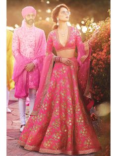 A perfect definition of superb craftsmanship in this beautiful pink colored designer designer sabyasachi bridal lehenga choli. Beautified with amazing heavy embroidery with zari,dori & sequence work within the attire adds a sign of elegance statement with your look. The semi-stitched lehenga is made of Thai Silk fabric accompanied with unstitched embroidered matching fabric blouse piece and embroidered Thai Silk dupatta. Suitable to wear for wedding functions, engagement ceremony and sp Lehenga Sarees, Sabyasachi Lehenga Bridal, Orang India, Sabyasachi Bridal, Engagement Lehenga, Blouse Lehenga, Lehenga Choli Designs, Raw Silk Lehenga, Lehenga Red