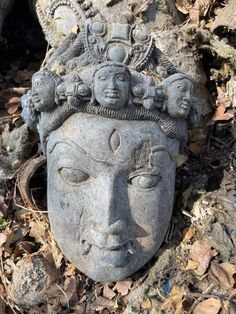 a stone head is sitting on the ground