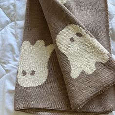 the blanket has two bears on it