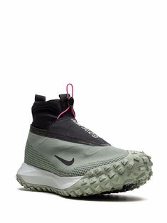 Find NIKE Acg Mountain Fly Gore-tex “clay Green” Sneakers on Editorialist. grey/black signature Swoosh logo detail two-tone design round toe drawstring fastening double pull-tab at the opening branded insole rubber sole These styles are supplied by a premium sneaker marketplace. Stocking only the most sought-after footwear, they source and curate some of the most hard to find sneakers from around the world. Nike Sports Shoes, Shoes For Man, Futuristic Shoes, Running Pack, Fly Shoes, Silver Sneakers, Green Sneakers, Mens Club, Cool Outfits For Men