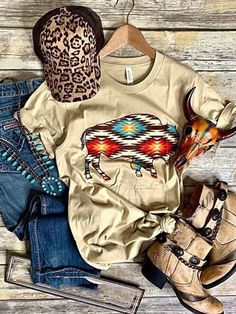 Plaid Shirt Outfits, Abstract Shirt, Southern Outfits, Cute Country Outfits, Night Club Outfits, Brown Women, Womens Tops Summer, Country Outfits, Unique Designers