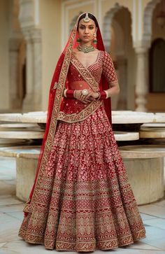 Sabyasachi Inspired Fuschia Color Wedding Lehenga Set Indian Bridal Wear Red, Pink Bridal Lehenga, Orang India, Sabyasachi Bridal, Bridal Lehenga Designs, Latest Bridal Lehenga, Sabyasachi Lehenga, Nikkah Dress, Wedding Lehenga Designs