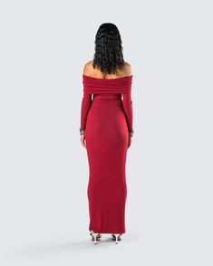 They will all be hot for you in this burgundy maxi dress 😜 With an off-shoulder design and folded overlay - this piece, made from stretch jersey fabric, is the epitome of chic allure ❤️ Burgundy Wedding Dress Guest, Classy Winter Dress, Long Sleeve Dress Birthday, Extra Fits, Red Off The Shoulder Dress, Burgundy Wedding Dress, Fall Maxi Dress, Dress For Body Shape, Cranberry Dress