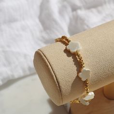 Handmade 18k gold plated beaded bracelet with white flower beads & 18k Gold plated toggle fastening. LINK TO MATCHING NECKLACE: https://www.etsy.com/uk/listing/1518399118/gold-necklace-with-flower-shell-pendant?click_key=60d799fbbe65c5320437f45483e0935f8307c039%3A1518399118&click_sum=7314c1eb&ref=shop_home_active_1&sca=1 LINK TO MATCHING EARRINGS: https://www.etsy.com/uk/listing/1532577691/white-flower-huggie-hoop-earrings-in-18k?click_key=33181415c117a66f428dc884de94a85e4b55527f%3A1532577691&click_sum=698cebe7&ref=shop_home_active_2&sca=1 Designed & Handmade in the UK Available in 2 sizes:  - Small (7 inches) - Large (8 inches) DELIVERY & PACKAGING: All our pieces come beautifully presented in a hand printed drawstring pouch. You can add a gift message free of charge at checkout. All our Elegant Gold Beaded Bracelet With Flower Charm, Dainty White Beaded Bracelets With Adjustable Chain, White Flower-shaped Gold Plated Jewelry, White Dainty Bracelets With Adjustable Chain, White Flower-shaped Wedding Bracelets, White Adjustable Chain Bracelet For Gifts, White Adjustable Chain Bracelet Gift, White Adjustable Chain Bracelet As Gift, White Chain Bracelet With Adjustable Chain As A Gift