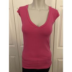 Theory Pink Kalyn Short Sleeve V-Neck Blouse Size Small Nwt 94% Cotton 6% Spandex Chest 15" Length 25" New With Tags Msrp $65 Perfect Condition! 167 Silk Tops Blouses, Button Up Shirt Womens, Tied T Shirt, Oc Inspo, Blouse Tank Top, Short Sleeve Pullover, Light Sweater, V Neck Blouse, Small Tops