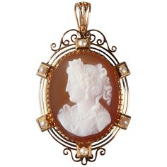 Cameo on orange-pinkagate featuring a young woman looking toward the left. The artist intricately sculpted the white vein of the agate to bring the delicate profile to life. This young woman in bust has hair up and girded with a floral diadem. She wears an ornament including earrings and a pearl necklace. She is dressed in a vaporous tunic in the Antique style. The cameo is set in a gold decorated with half pearl and gold scrolls. Eagle head 18K gold. Period: Second part of the 19th century. Object Reference, Kawaii Shoes, Cameo Jewelry, Vintage Lady, Head Jewelry, Gold Brooch, Vintage Cameo, Woman Looking, Eagle Head