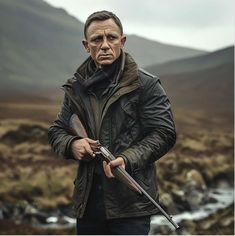 Country Gentleman Style, James Bond Casual, Farming Fashion, Rugged Gentleman Style, Adventurer Style, 007 Style, Daniel Craig Bond, Daniel Craig Style, Bond Outfits