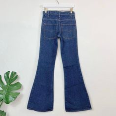 Vintage 70s 684 Orange Tab Dark Wash Levi's//Slim fit/Bellbottom leg. 28" waist, 10" rise, 34" inseam, 33" hips, 31.5" upper hip, 19" thigh, 23.5" leg opening. Will fit a size XXS/23 best imo, maybe a 24 with very slim hips/thighs, but please compare your measurements and ask me questions. Great quality 100% cotton denim and these actually hug your butt! Price firm We ship internationally! SV01888 Retro Mid-rise Stretch Flares, Retro High Waist Flare Jeans For Fall, Retro High Rise Stretch Flare Jeans, Retro Flared Fitted Jeans, Retro Stretch High Rise Flare Jeans, Retro Fitted Flare Jeans, Stretch High Rise Retro Flare Jeans, Retro High Waist Jeans For Fall, Retro Wide Leg Bottoms For Fall