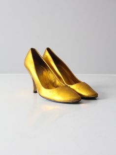 "This is a pair of vintage gold leather high heels. The metallic pumps have a round toe and 3.5 inch heel. CONDITION In fair condition with wear consistent with age and use.  Scuffs throughout with a little knick in the leather near one toe.  APPROXIMATE FIT: 7.5 or 8 MEASUREMENTS Insole Length:  9.75\"  ..  24.8 cm Width:  3.125\"  ..  7.9 cm Heel:  3.5\"  ..  8.9 cm 42103" Gold Almond Toe Heels With Sculpted Heel, Gold Court Shoes With Sculpted Heel, Gold Almond Toe Court Shoes For Formal Occasions, Gold High Heel Court Shoes With Sculpted Heel, Vintage Gold Heels For Formal Occasions, Retro Gold Heels For Party, Vintage Gold Heels With Almond Toe, Gold Court Shoes With 4-inch Almond Toe, Gold Court Shoes With 4-inch Heel And Round Toe