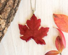 Are you looking for the unique gift, entirely handmade, for that person who loves nature? 🌿 Maybe that person is even you... 🌿🌿 Here you have it: A beautiful canadian maple leaf necklace, an original pressed leaf necklace part of my birthday gifts ideas. Let me invite you to look at all the photos and video of this red maple leaf necklace. As you can see, interior details are preserved with love. The finish of this canadian maple leaf necklace is perfect (gloss, color and texture) so that you Red Nature-inspired Jewelry For Gifts, Leaf-shaped Pressed Flowers Jewelry Gift, Leaf Shaped Pressed Flowers Jewelry Gift, Red Maple Leaf, Canadian Maple Leaf, Real Leaf, Real Leaves, Red Maple, Canadian Maple