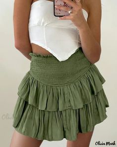 Olivia Mark - Elegante Falda Plisada en Cascada de Color Sólido - Moderna Minifalda con Dobladillo de Volantes Short Pollera, Rok Mini, Womens Pleated Skirt, Ruffled Mini Skirt, Rayon Skirt, Tiered Mini Skirt, Ruffle Mini Skirt, Pleated Midi Skirt, Green Skirt